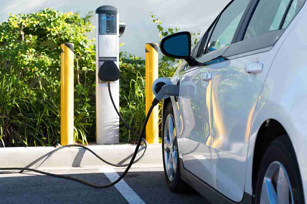 © Michael Flippo - stock.adobe.com Elektroauto beim Laden