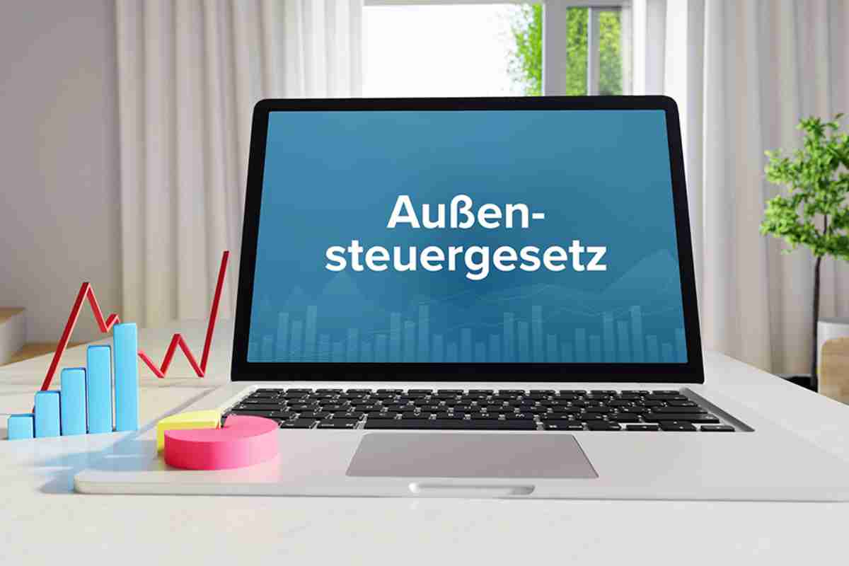© MQ-Illustrations / stock.adobe.com Laptop mit Anzeige Außensteuergesetz